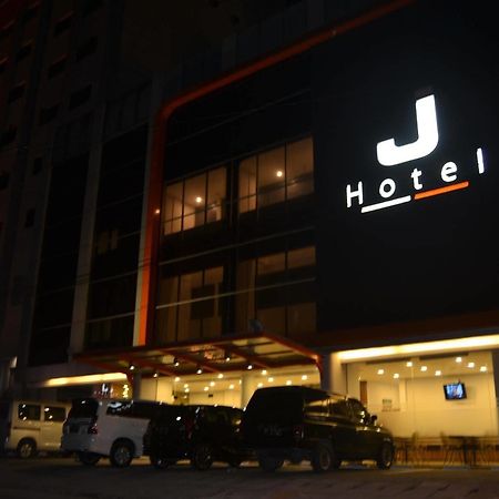 J Hotel Medan Buitenkant foto