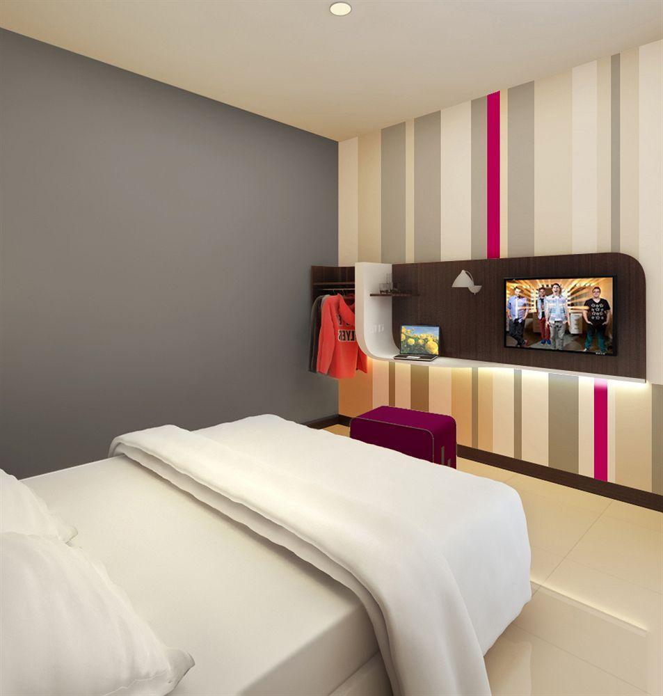 J Hotel Medan Buitenkant foto