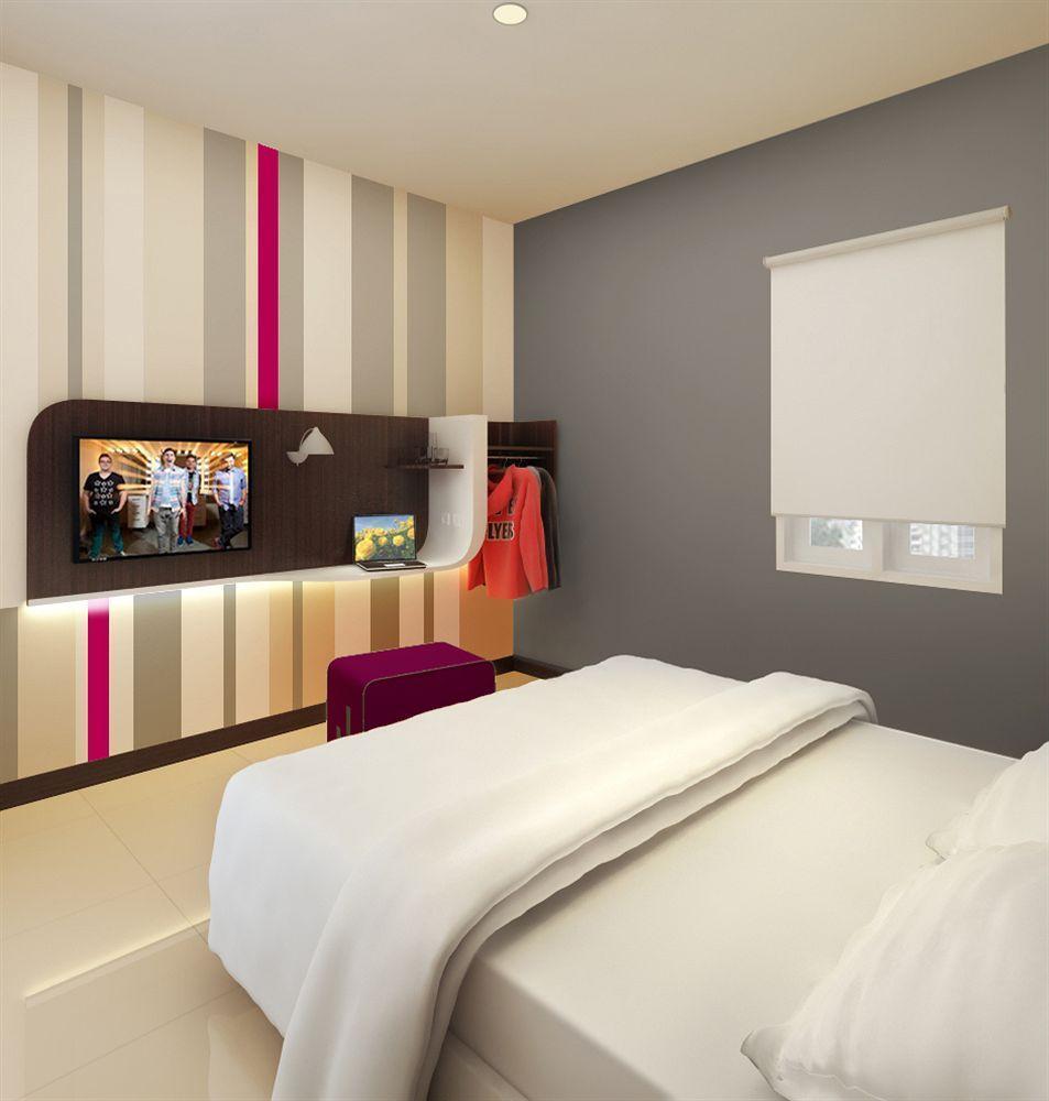 J Hotel Medan Buitenkant foto