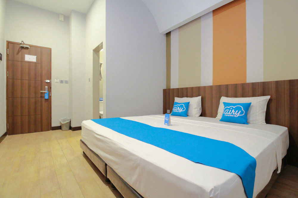 J Hotel Medan Buitenkant foto