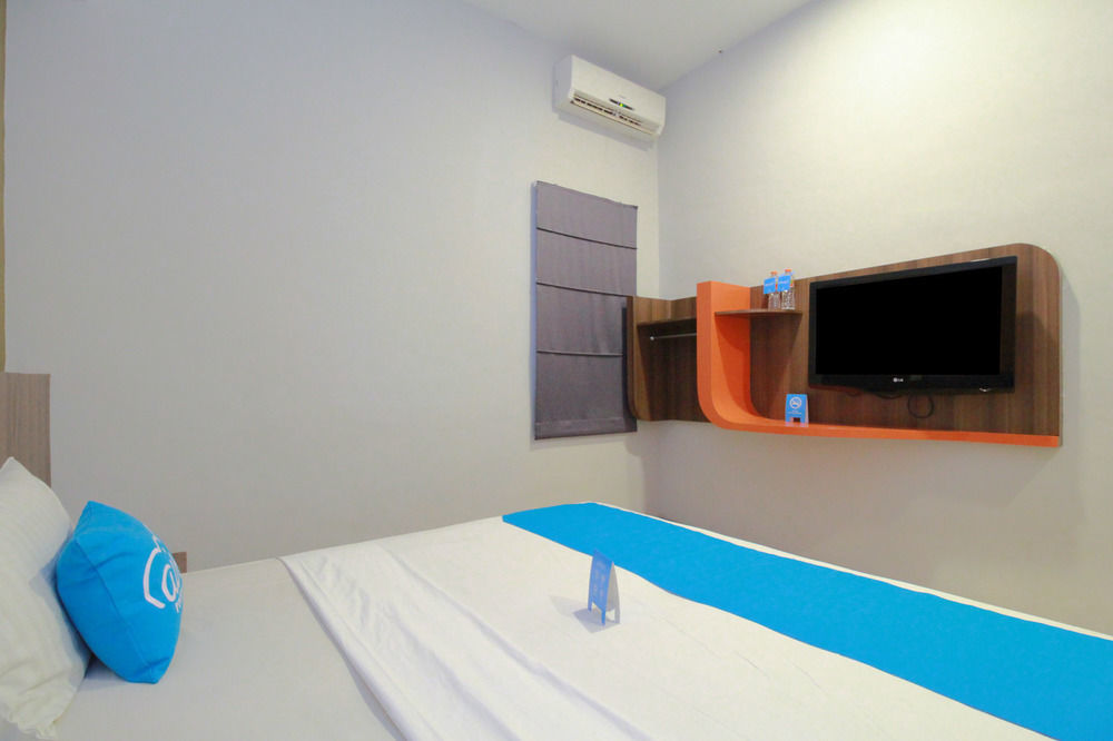 J Hotel Medan Buitenkant foto
