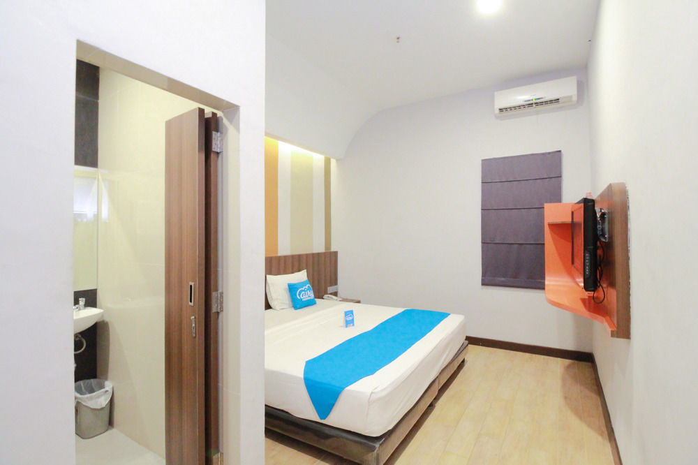 J Hotel Medan Buitenkant foto