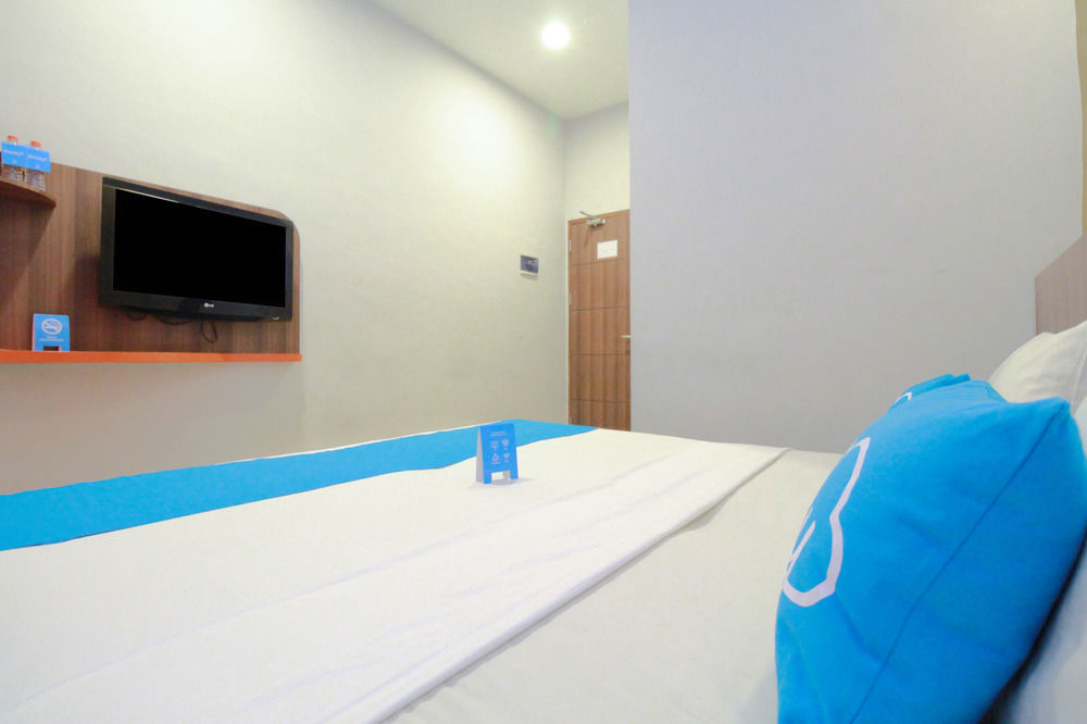 J Hotel Medan Buitenkant foto