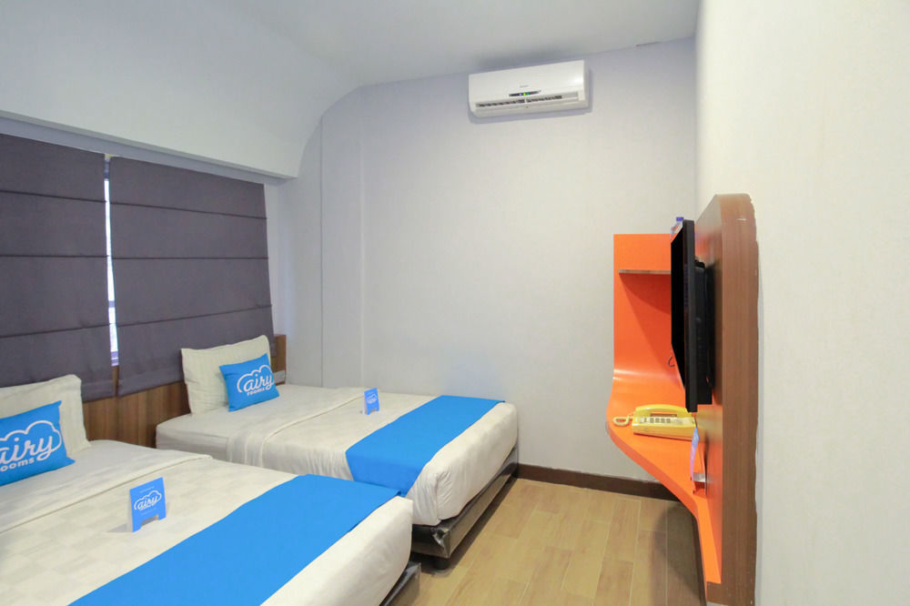 J Hotel Medan Buitenkant foto