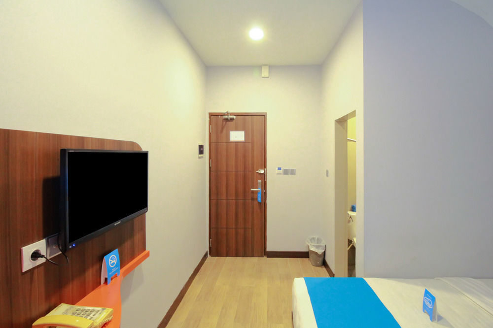 J Hotel Medan Buitenkant foto