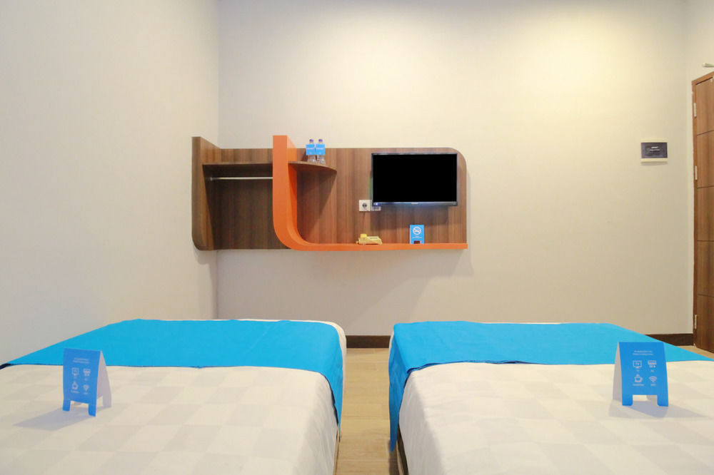J Hotel Medan Buitenkant foto