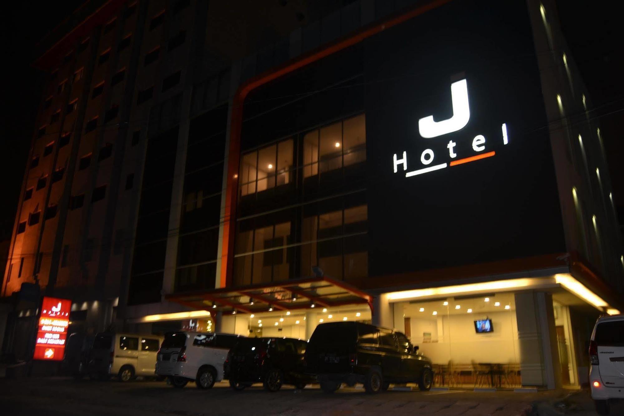 J Hotel Medan Buitenkant foto