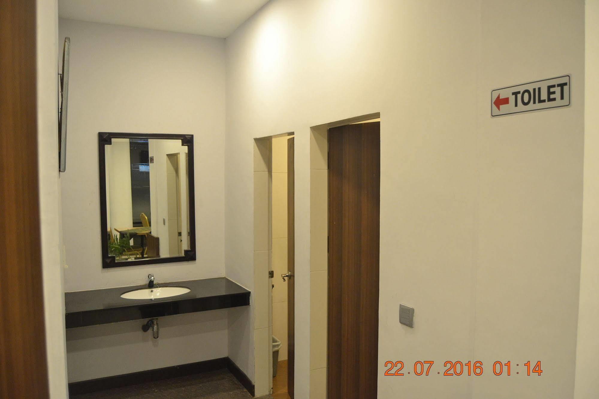 J Hotel Medan Buitenkant foto