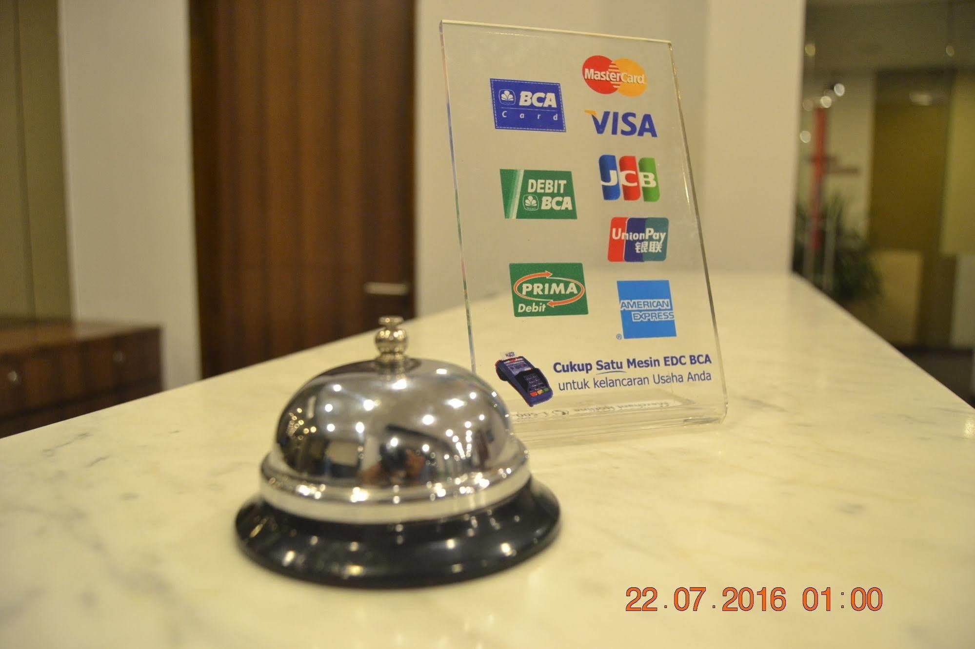 J Hotel Medan Buitenkant foto