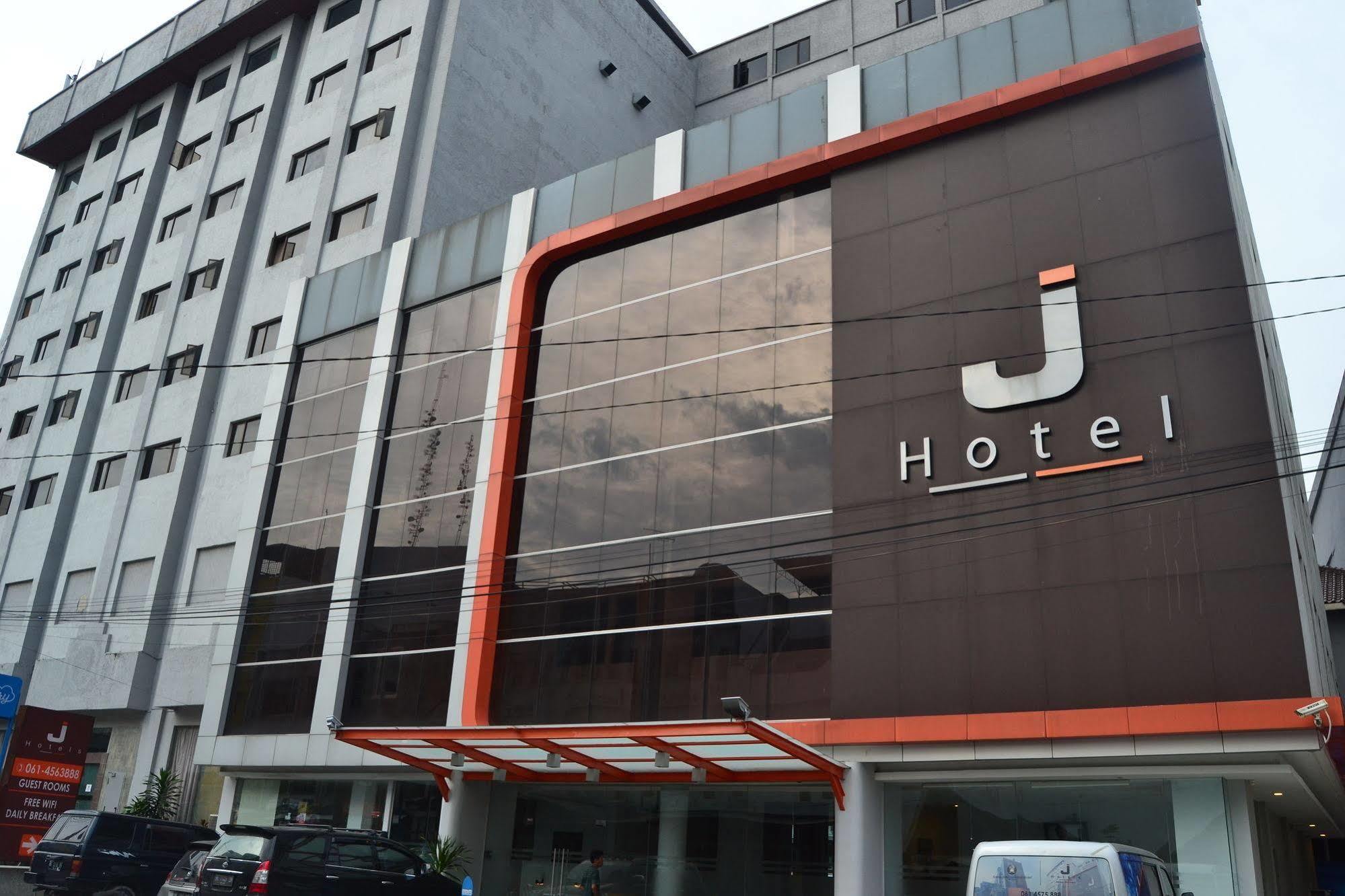 J Hotel Medan Buitenkant foto