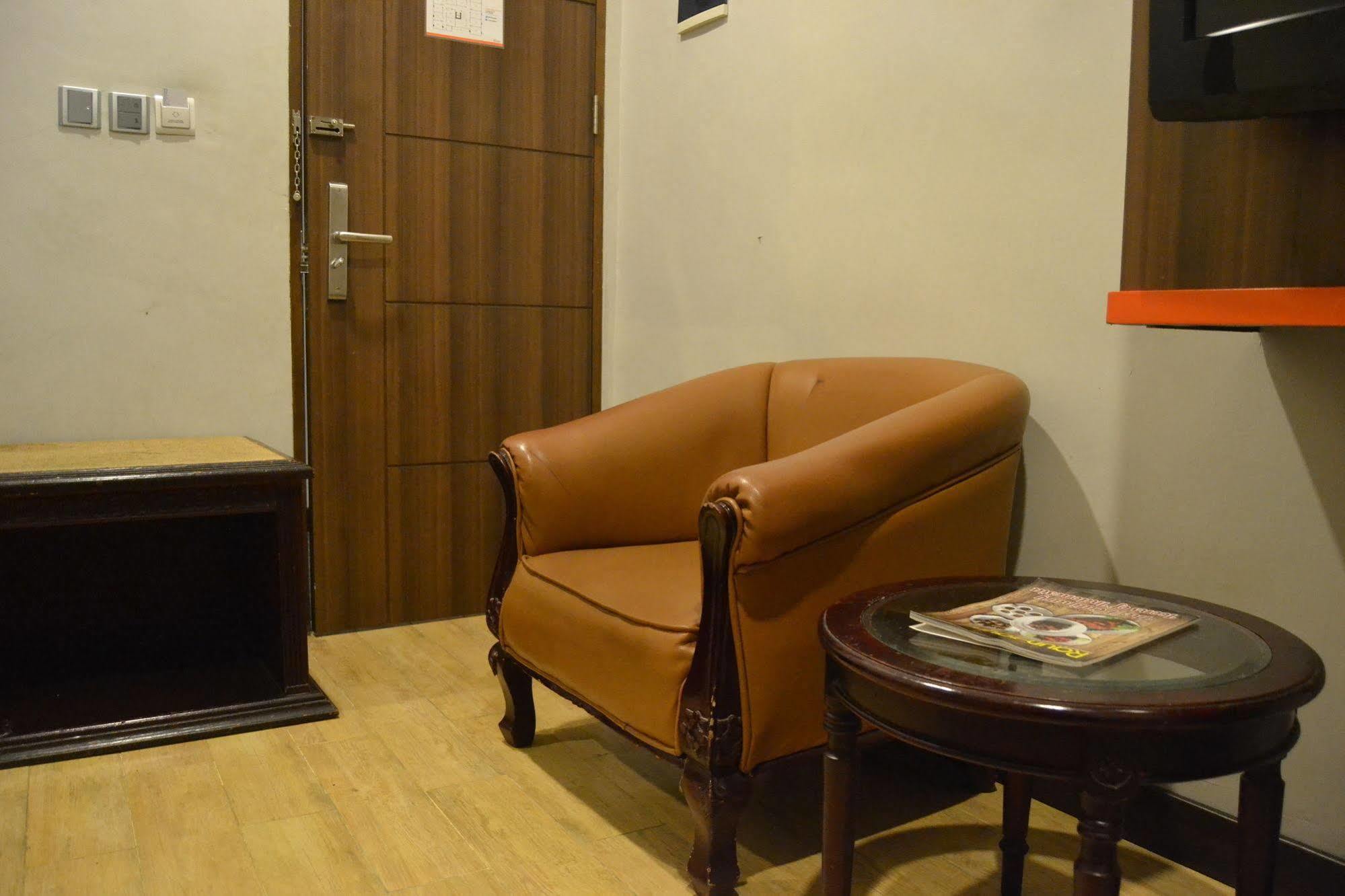 J Hotel Medan Buitenkant foto