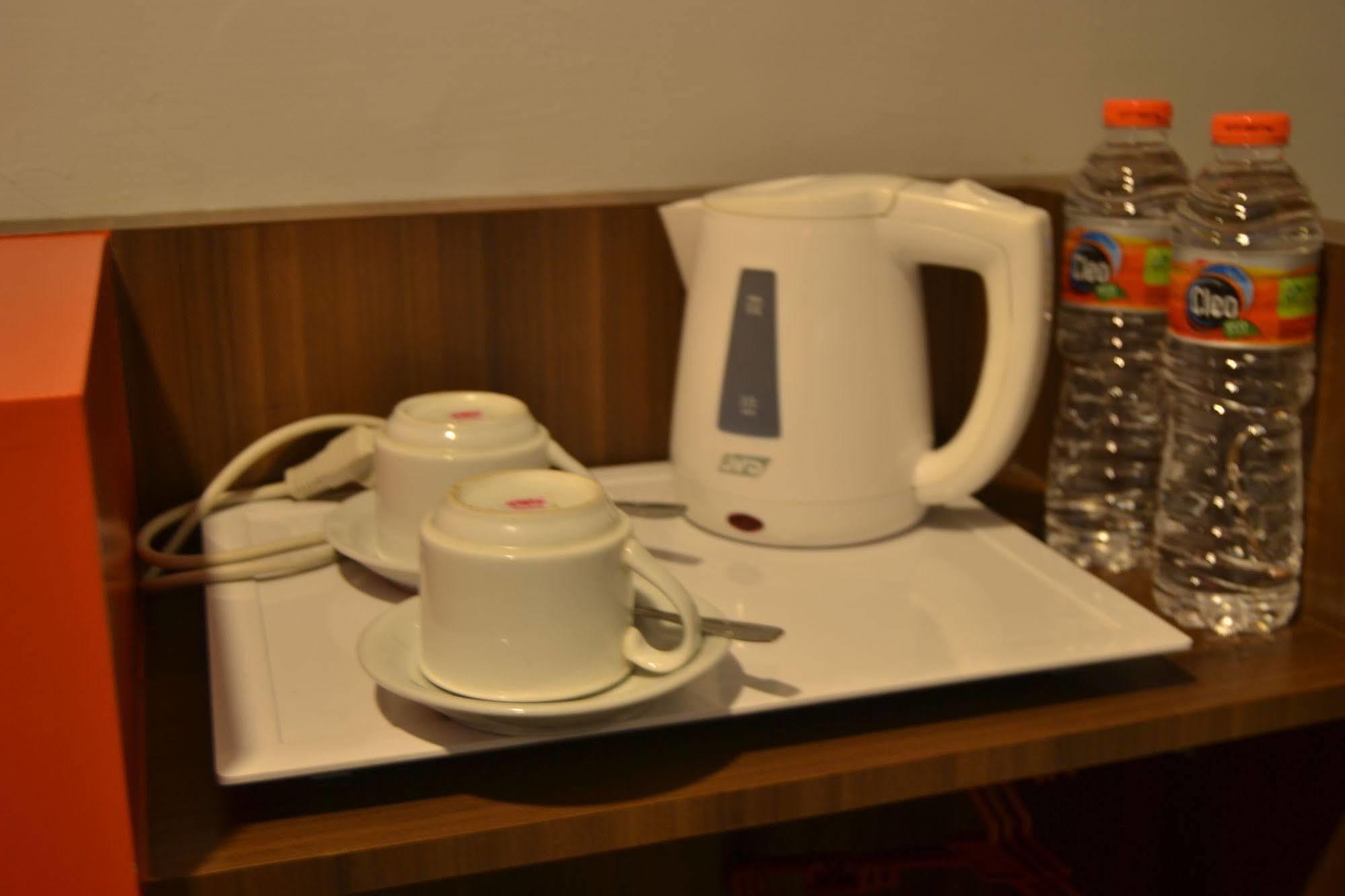 J Hotel Medan Buitenkant foto