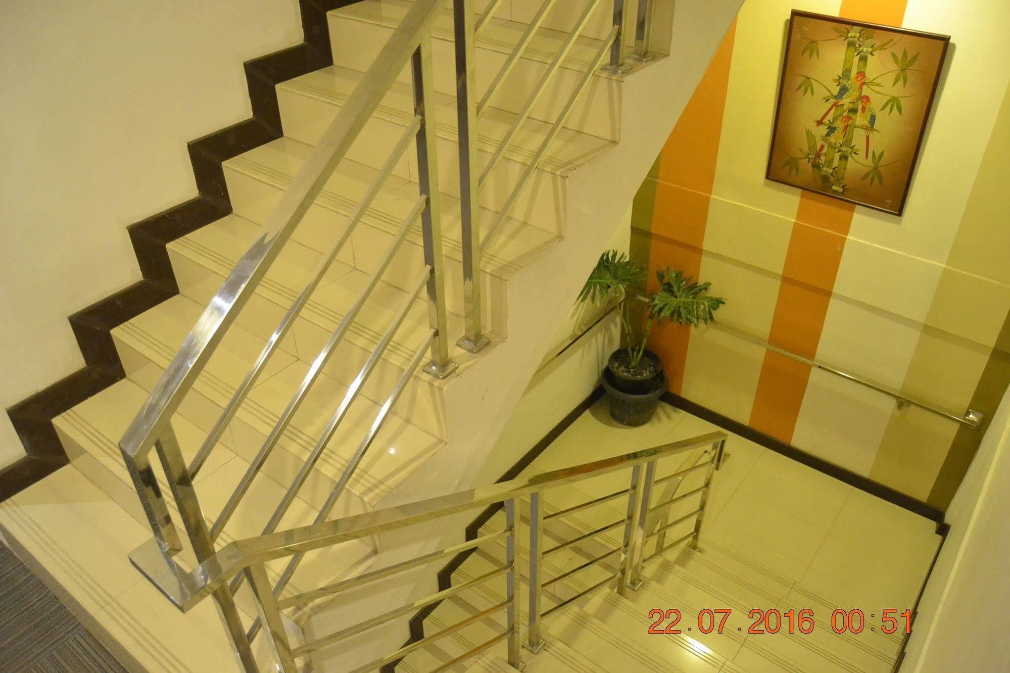 J Hotel Medan Buitenkant foto