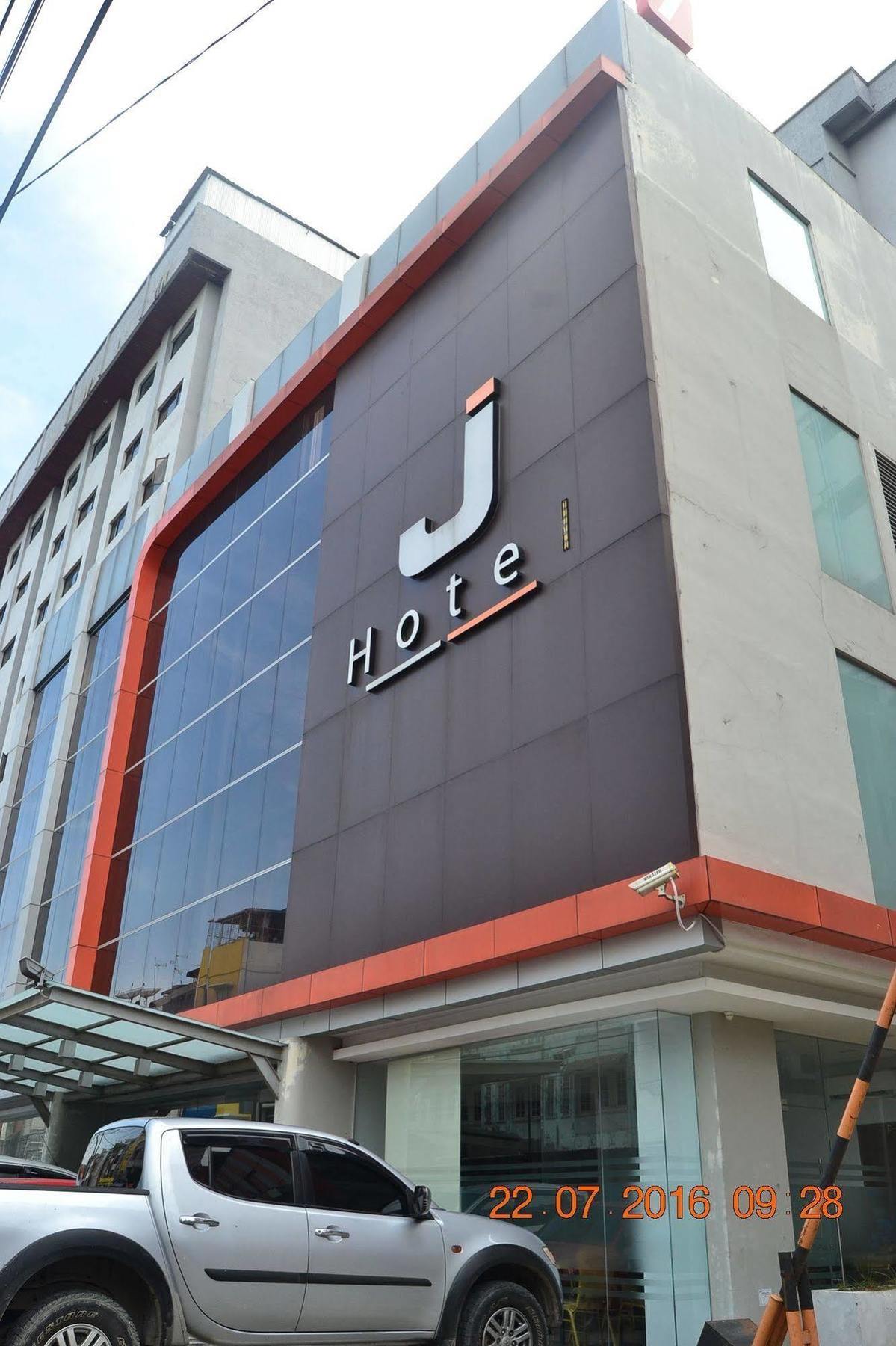 J Hotel Medan Buitenkant foto