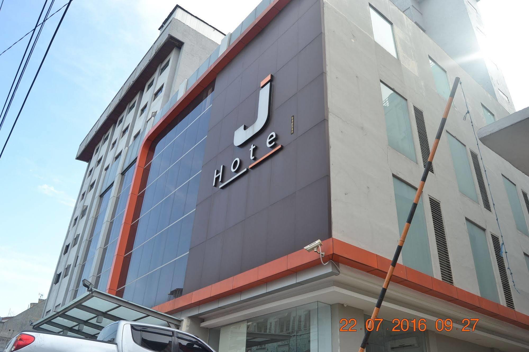 J Hotel Medan Buitenkant foto